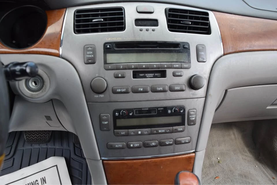 2005 Lexus ES 4th Gen - Image 11 of 17