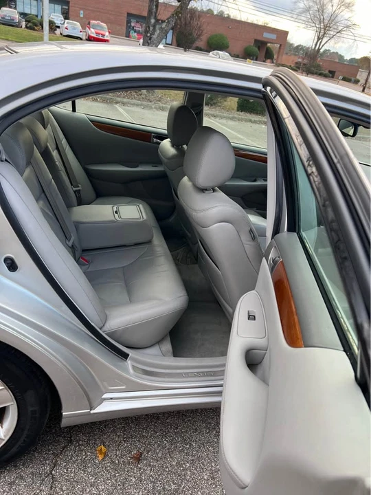 2005 Lexus ES 4th Gen - Image 9 of 12