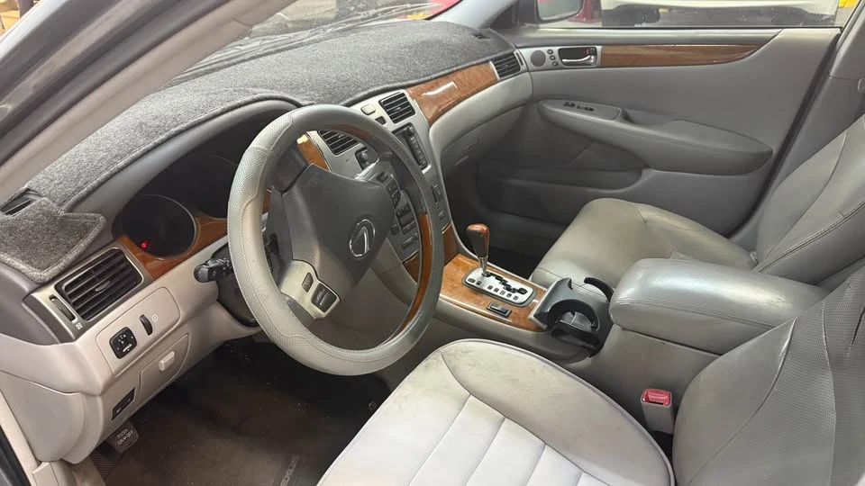 2005 Lexus ES 4th Gen - Image 11 of 13