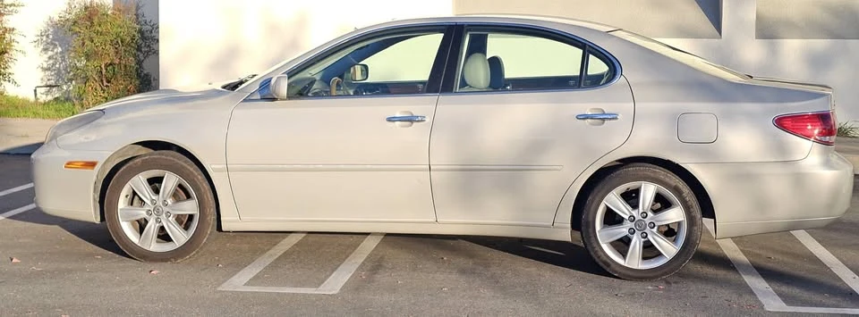 2005 Lexus ES 4th Gen - Image 3 of 9