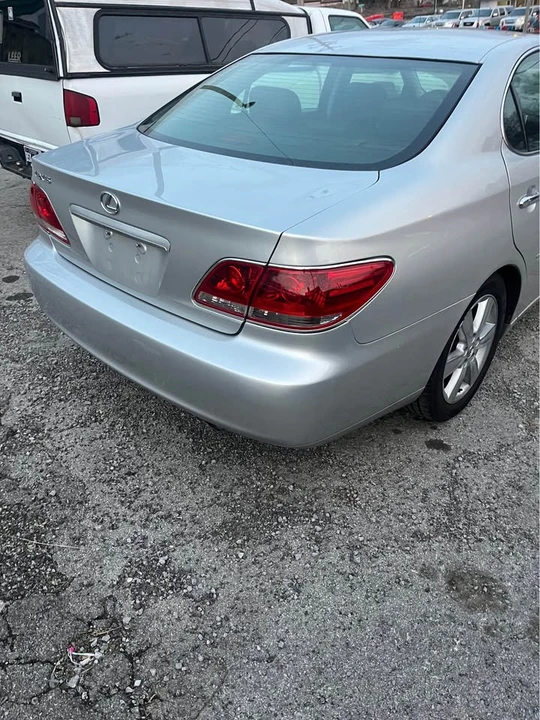 2005 Lexus ES 3rd Gen - Image 2 of 4