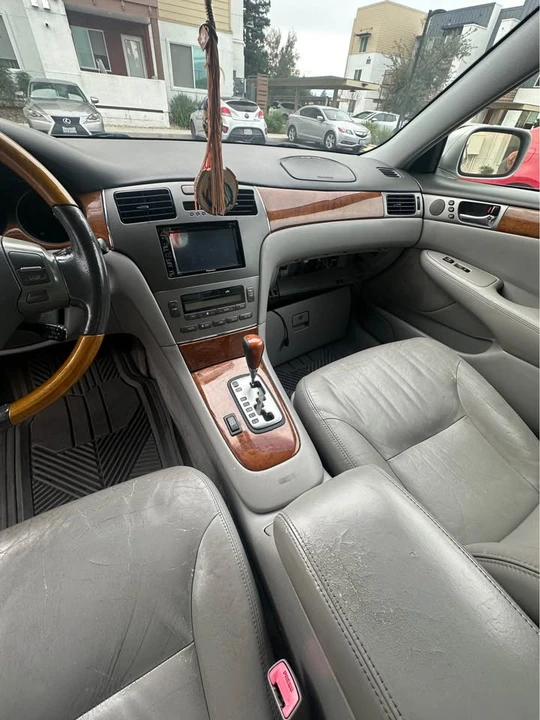 2005 Lexus ES 3rd Gen - Image 12 of 15