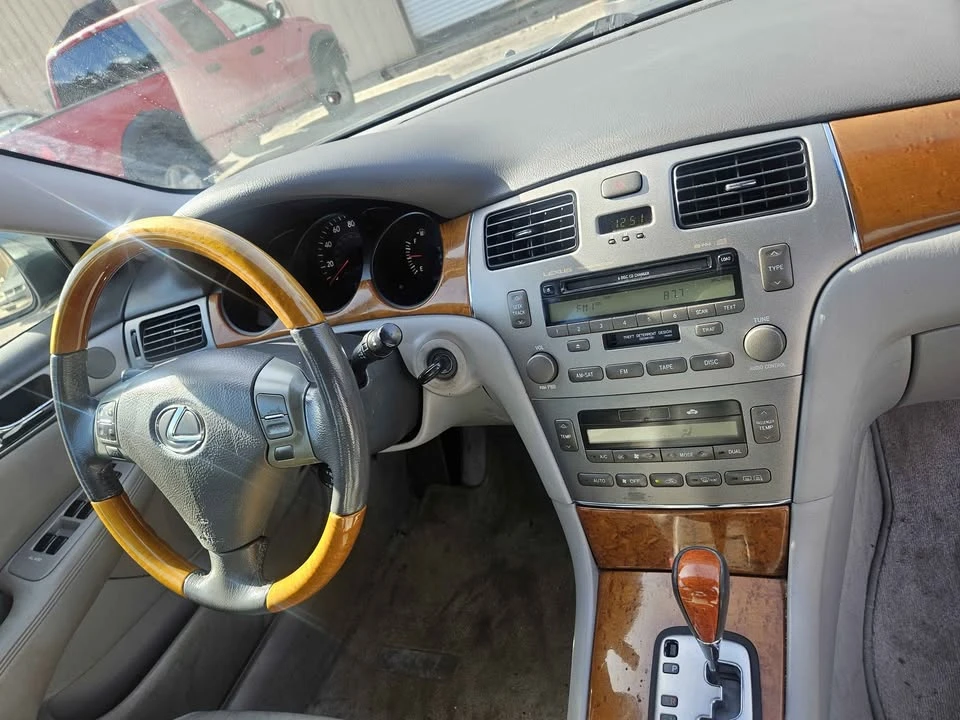 2005 Lexus ES 4th Gen - Image 9 of 11