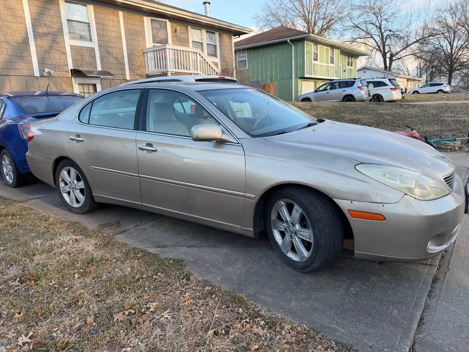 2005 Lexus ES 4th Gen - Image 2 of 8