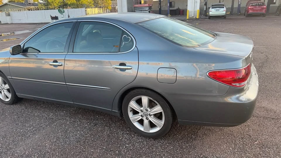 2005 Lexus ES 3rd Gen - Image 6 of 12