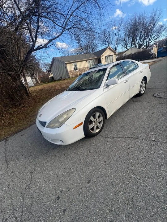 2005 Lexus ES 3rd Gen - Image 2 of 12