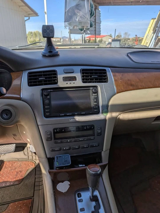 2005 Lexus ES 4th Gen - Image 2 of 9