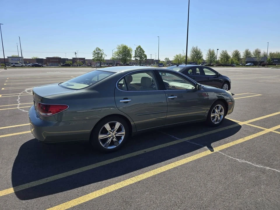 2005 Lexus ES 3rd Gen - Image 2 of 3