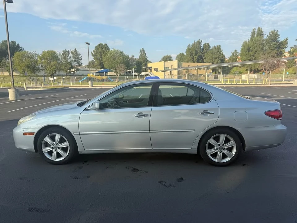 2005 Lexus ES 3rd Gen - Image 4 of 13