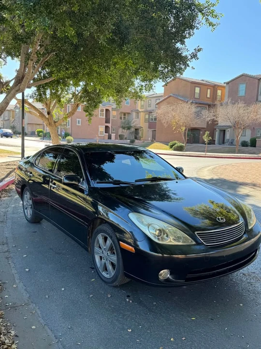 2005 Lexus ES 4th Gen - Image 2 of 16