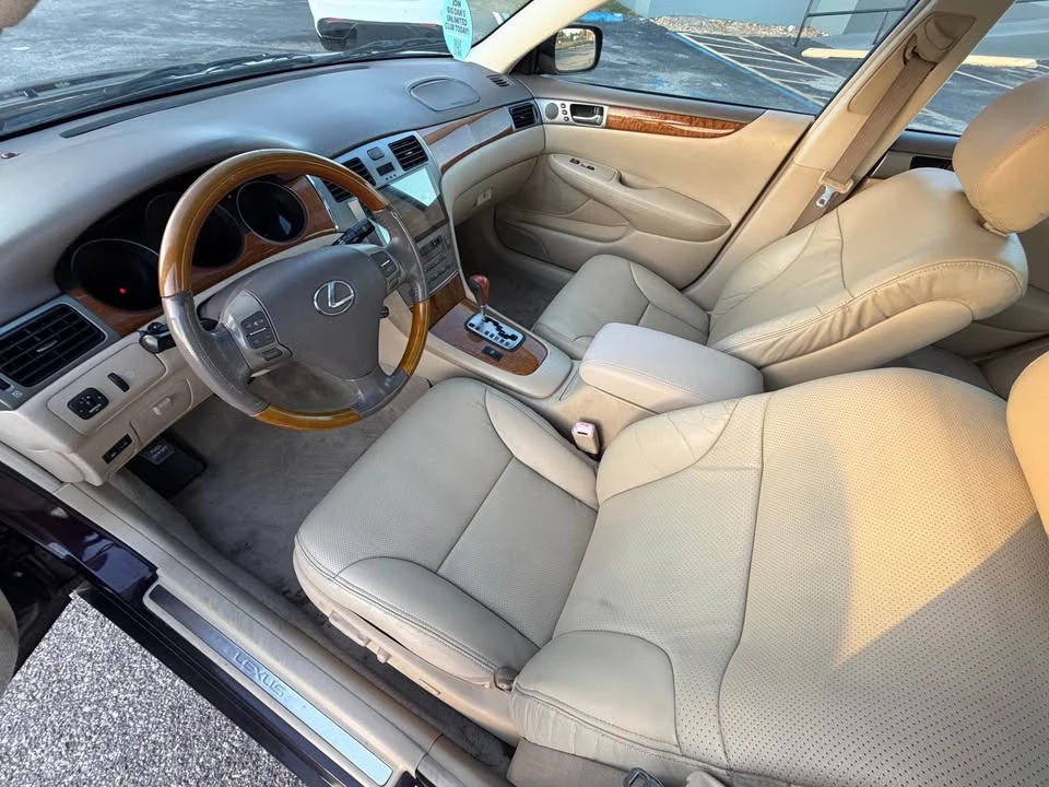 2005 Lexus ES 3rd Gen - Image 2 of 18