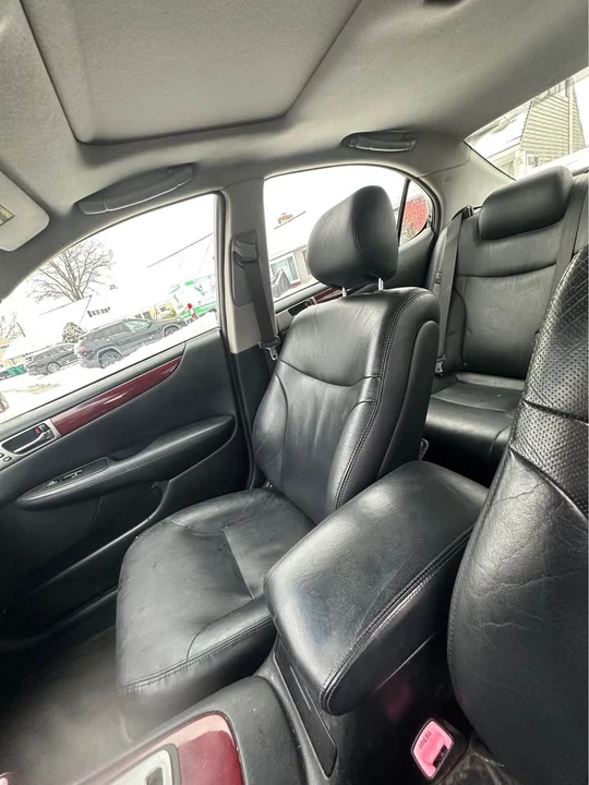 2005 Lexus ES 3rd Gen - Image 10 of 13