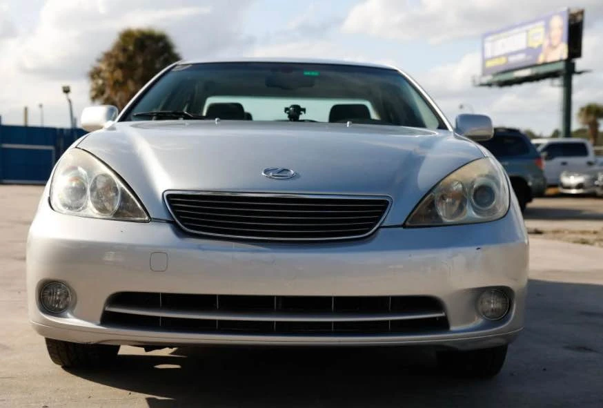 2005 Lexus ES 4th Gen - Image 5 of 10