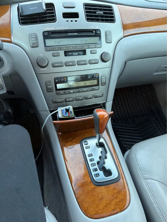 2005 Lexus ES 4th Gen - Image 13 of 14