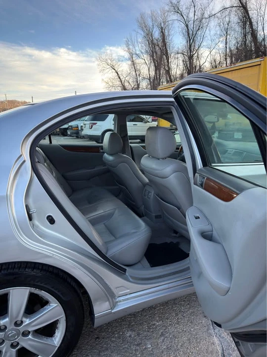 2005 Lexus ES 4th Gen - Image 8 of 14