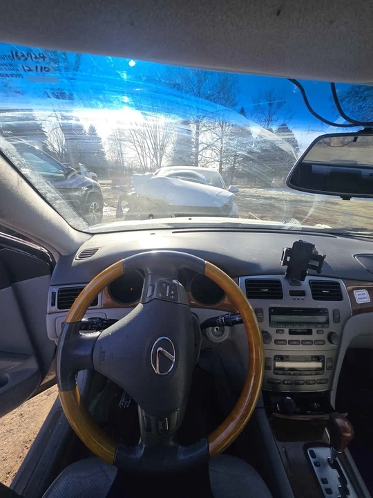 2005 Lexus ES 4th Gen - Image 12 of 15
