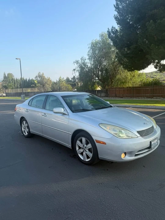 2005 Lexus ES 3rd Gen - Image 2 of 13