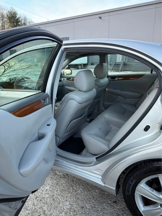 2005 Lexus ES 4th Gen - Image 9 of 14