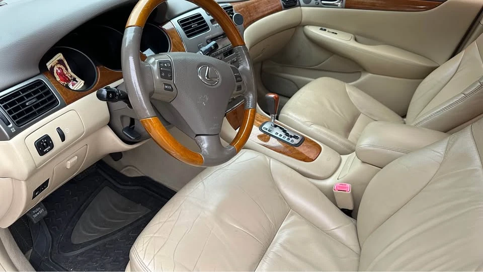 2005 Lexus ES 3rd Gen - Image 4 of 9