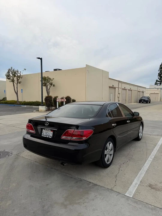 2005 Lexus ES 3rd Gen - Image 2 of 18