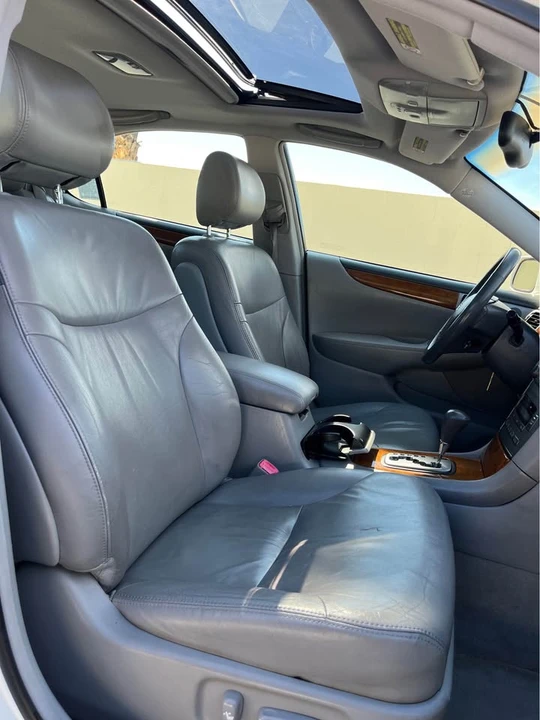 2005 Lexus ES 3rd Gen - Image 11 of 20