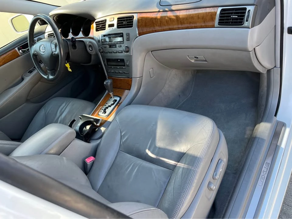 2005 Lexus ES 3rd Gen - Image 18 of 20