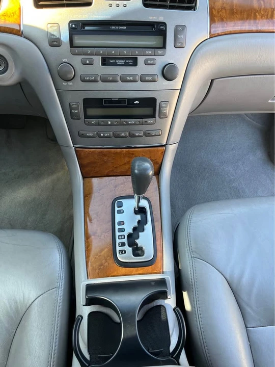 2005 Lexus ES 3rd Gen - Image 15 of 20