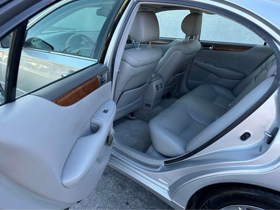 2005 Lexus ES 3rd Gen - Image 12 of 17