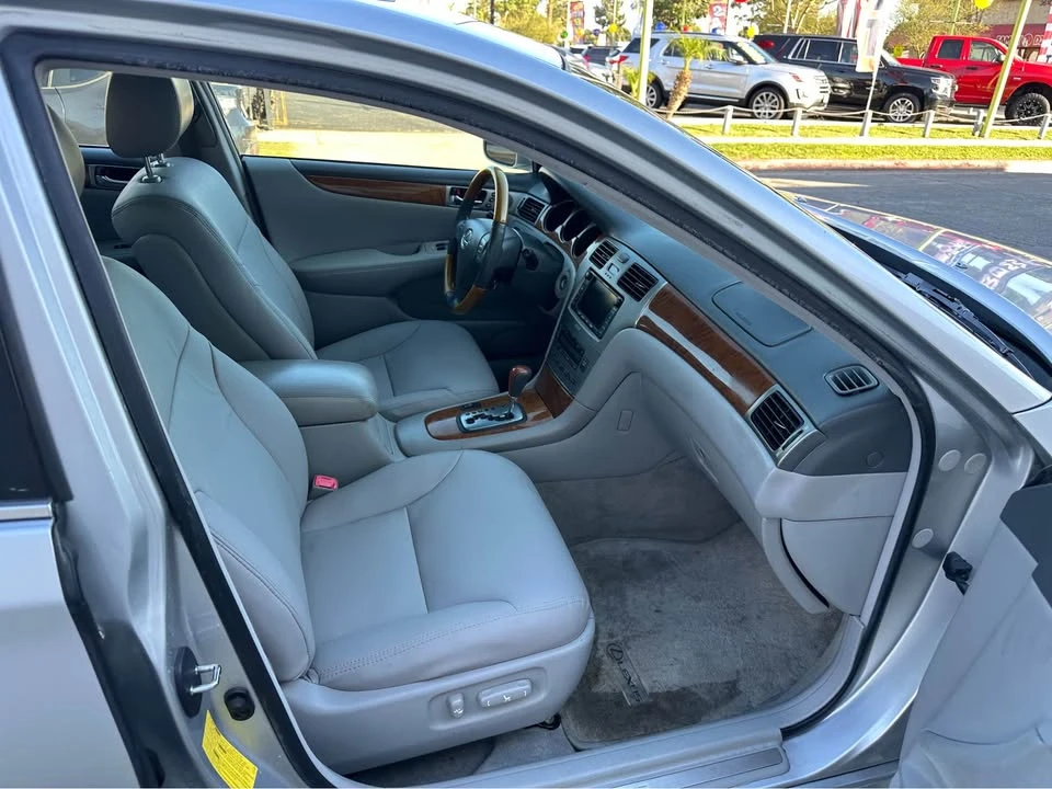 2005 Lexus ES 3rd Gen - Image 15 of 17