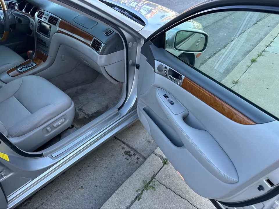 2005 Lexus ES 3rd Gen - Image 16 of 17