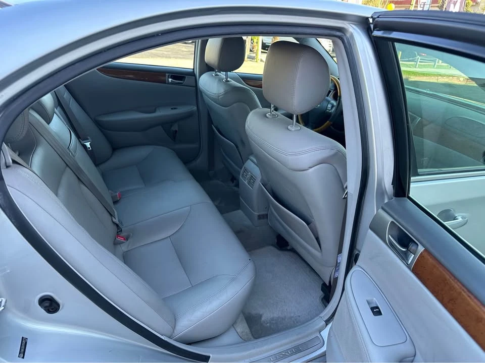 2005 Lexus ES 3rd Gen - Image 13 of 17
