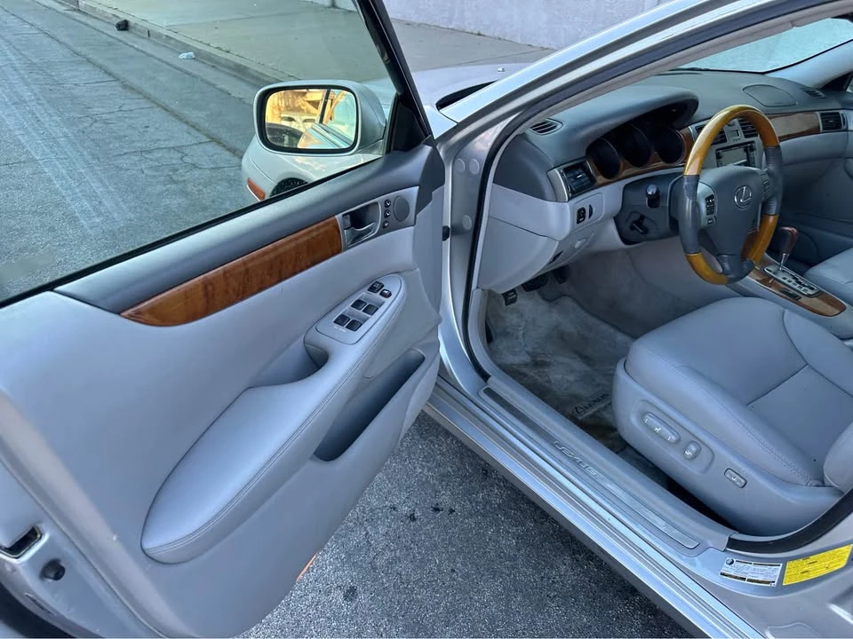 2005 Lexus ES 3rd Gen - Image 10 of 17