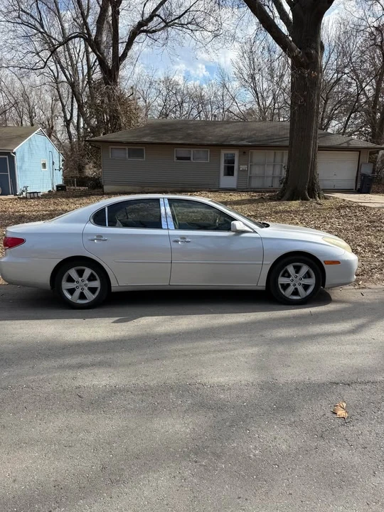2005 Lexus ES 4th Gen - Image 2 of 6