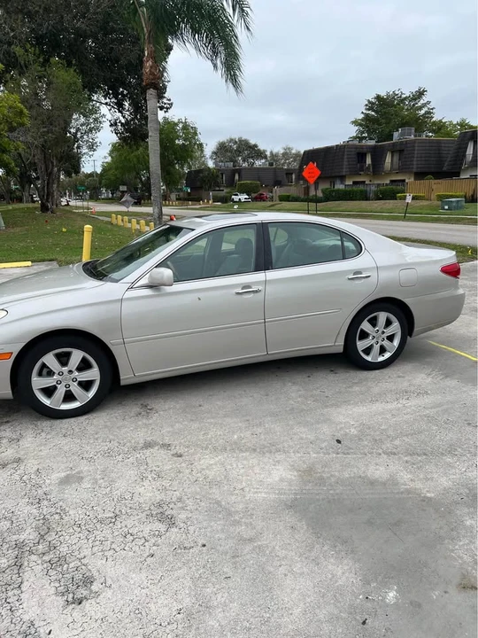2005 Lexus ES 4th Gen - Image 5 of 11