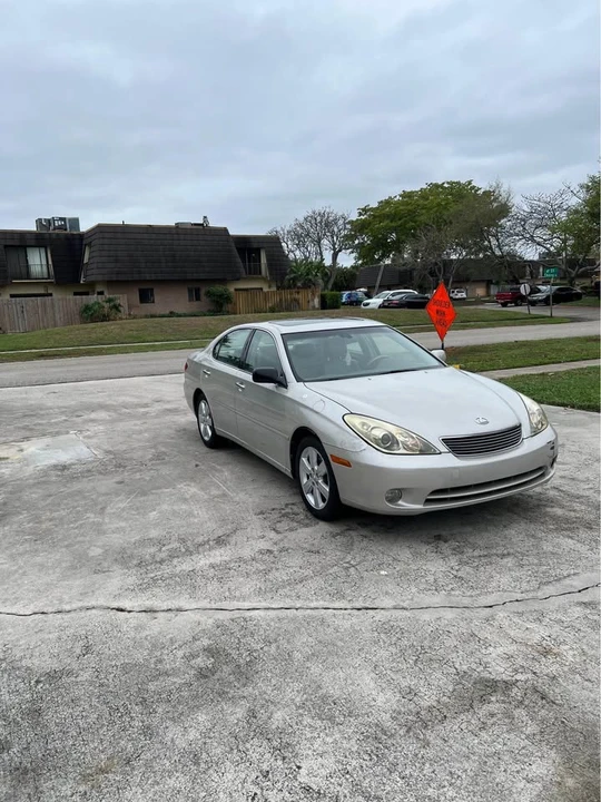 2005 Lexus ES 4th Gen - Image 3 of 11
