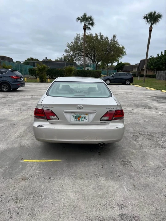 2005 Lexus ES 4th Gen - Image 2 of 11