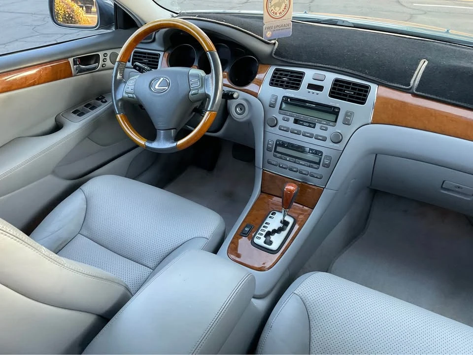 2005 Lexus ES 4th Gen - Image 15 of 19