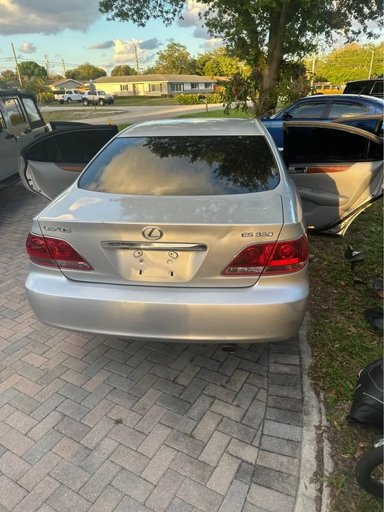 2005 Lexus ES 4th Gen - Image 4 of 9
