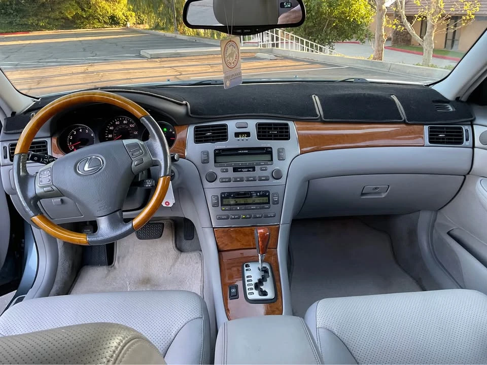 2005 Lexus ES 4th Gen - Image 9 of 19