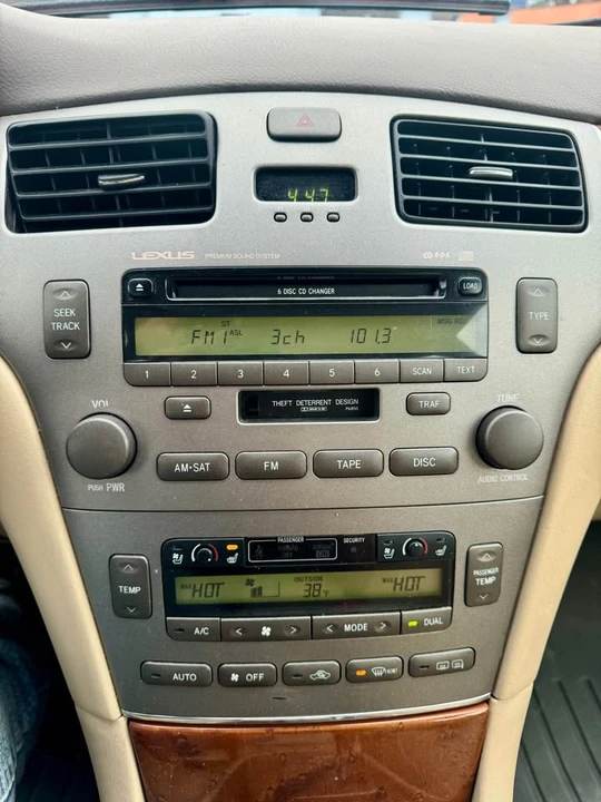 2005 Lexus ES 4th Gen - Image 15 of 16