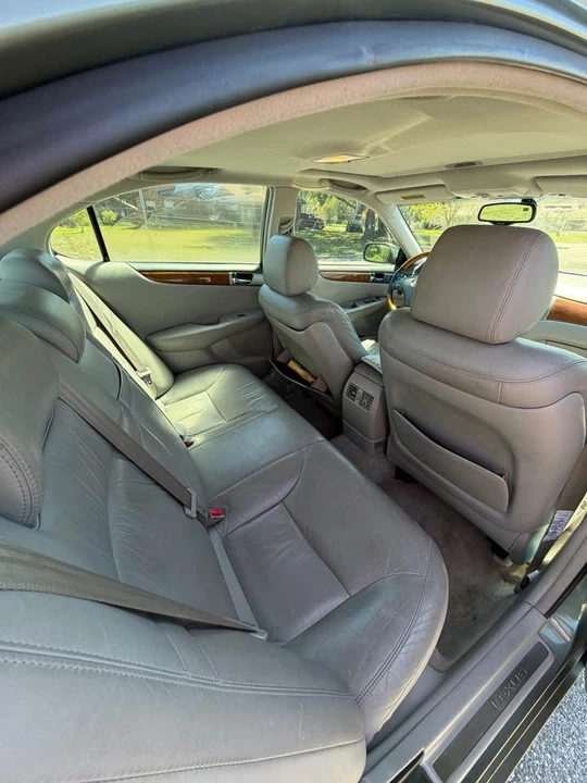 2005 Lexus ES 4th Gen - Image 5 of 11