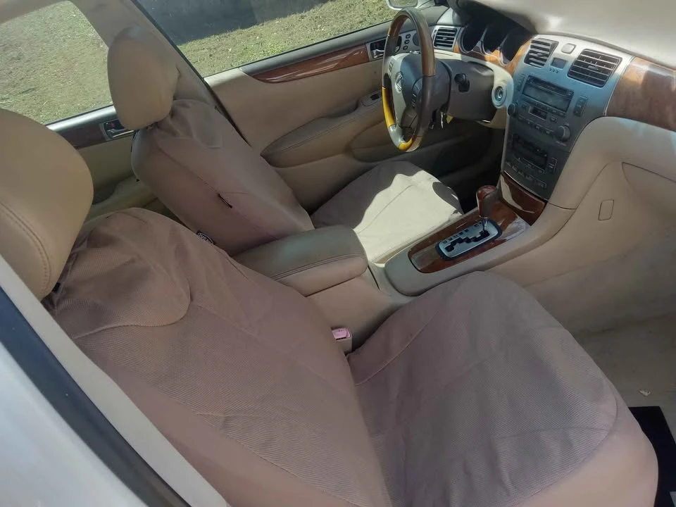 2005 Lexus ES 4th Gen - Image 10 of 12