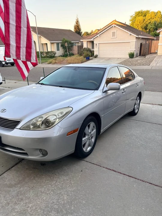 2005 Lexus ES 4th Gen - Image 2 of 15