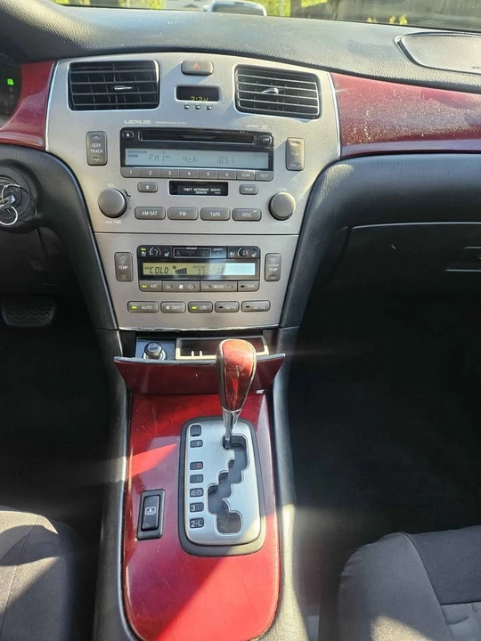 2005 Lexus ES 4th Gen - Image 12 of 16