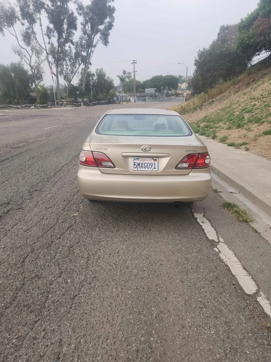 2005 Lexus ES 4th Gen - Image 2 of 14