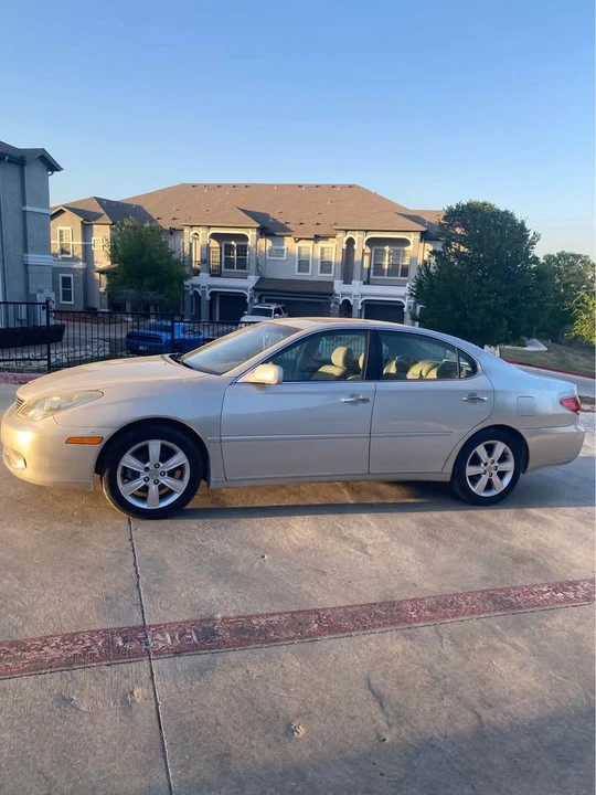 2005 Lexus ES 4th Gen - Image 2 of 20