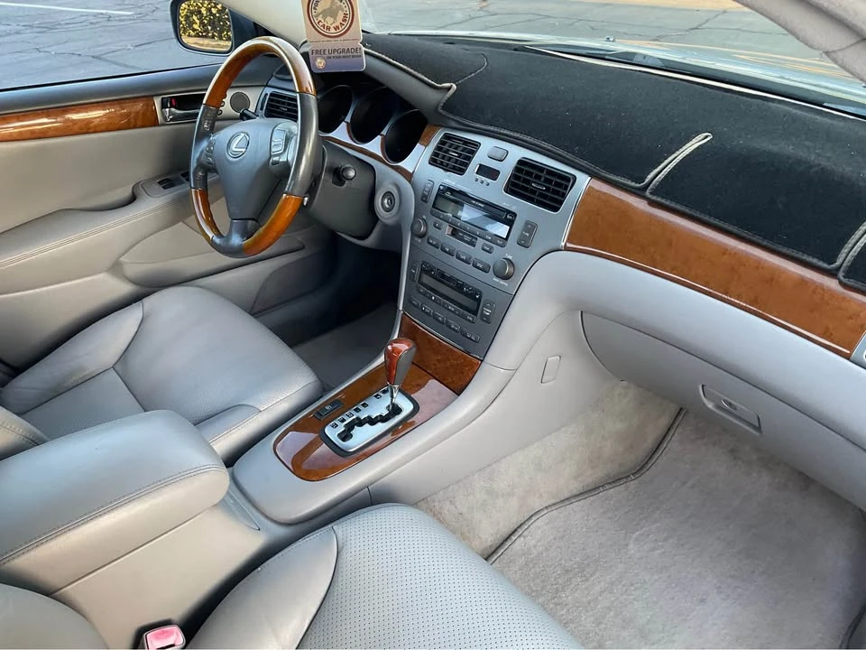2005 Lexus ES 4th Gen - Image 17 of 19