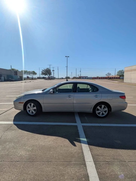 2005 Lexus ES 4th Gen - Image 2 of 17