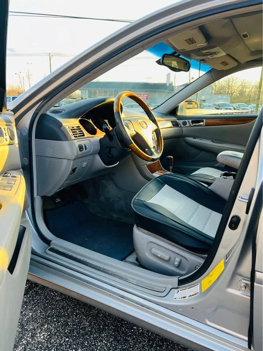 2005 Lexus ES 4th Gen - Image 11 of 15
