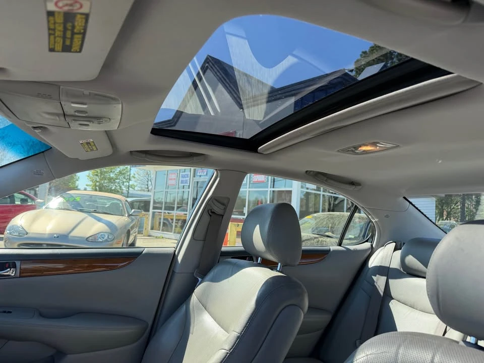2005 Lexus ES 4th Gen - Image 10 of 20